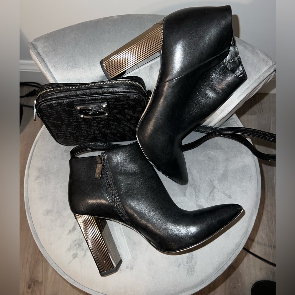 MICHAEL MICHAEL KORS LEATHER BLACK BOOTIES